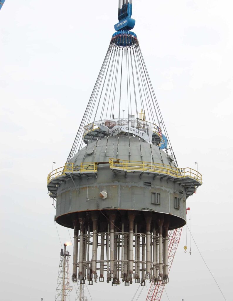 lifting the 1,600,000 lb FCCU Regenerator Head